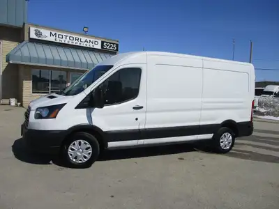 3.7 liter , mid roof, auto ,air ,cruise, tilt ,pw ,pl, am/fm media center radio. work ready, equippe...