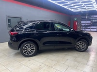 The 2024 Ford Escape in the elegant Black finish coupled with a Front-Wheel Drive system offers an e... (image 1)