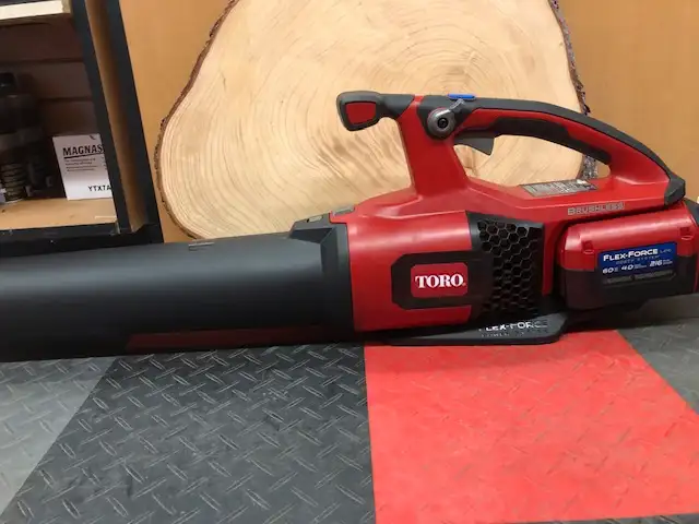 Toro 60V MAX* Brushless (51822) Leaf Blower in Lawnmowers & Leaf Blowers in Belleville - Image 6