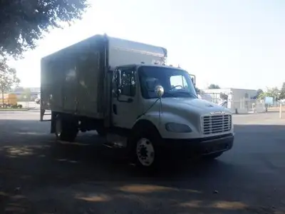 2011 Freightliner M2 106 18 foot Cummins Cube Van Cummins Engine 6.7L 4X2 Aluminum Ramp $31,710 + $9...