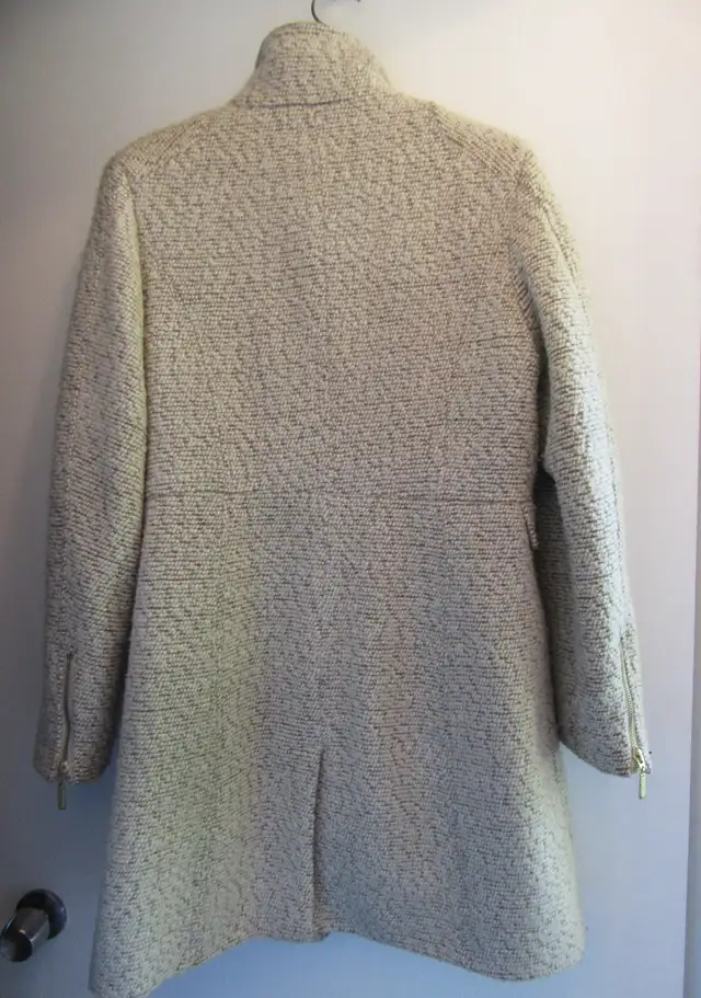 IVORY Wool Mix H&M Ladies COAT with Zippers in Women's - Tops & Outerwear in City of Montréal - Image 4