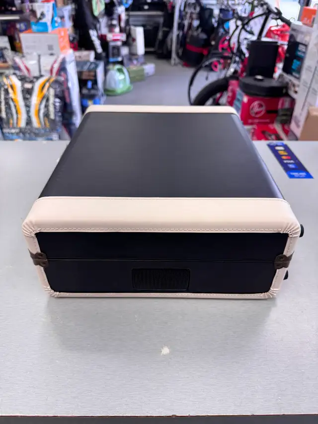 Crosley Portable Turntable in General Electronics in Oakville / Halton Region - Image 5