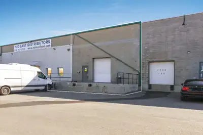 1000 Belfast Road, Unit B160 | 3,964 SF Warehouse Space for Lease, Ottawa East Functional warehouse...