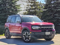 4x4 Drivetrain for versatile terrain handling - Leather Interior for premium comfort - Lane Departur... (image 1)
