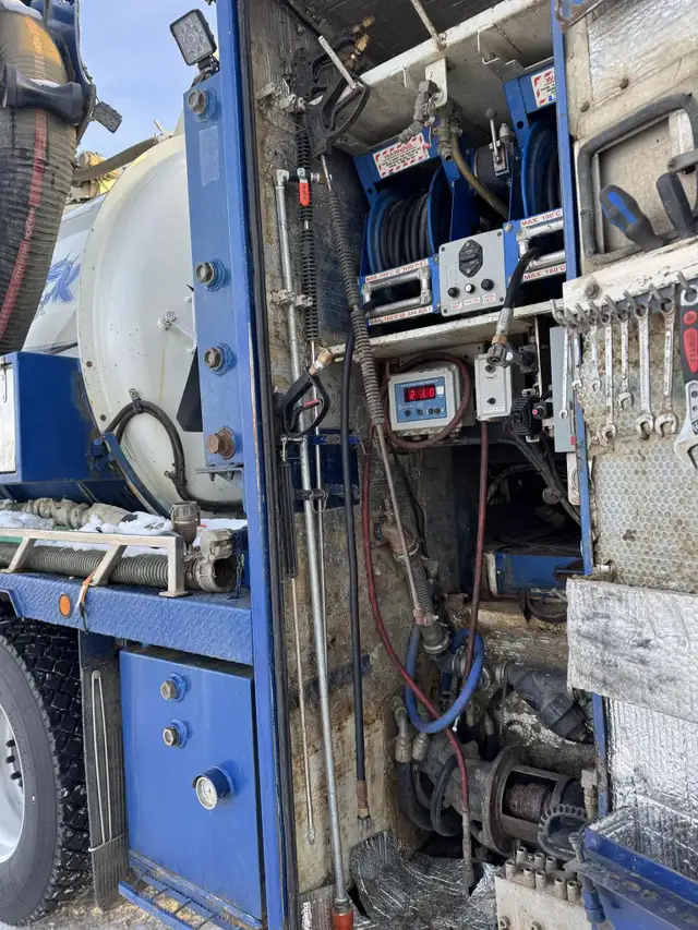 2012 KENWORTH T800 in Heavy Trucks in Saskatoon - Image 56