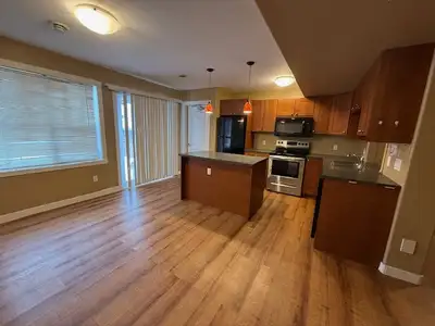 3 Bedroom Main Floor of Home in Sutherland for Rent 104B 107th Street West This newer built home in...