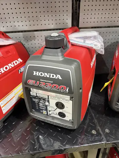 Marsh's Marina 2200I Companion AC Voltage Available: 120 Approximate Running Time (hrs)/Tankful: 3.2...