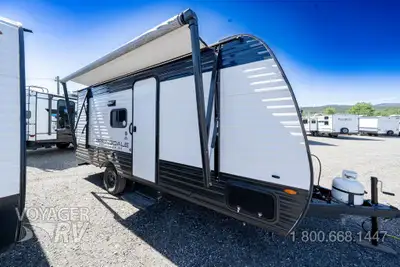 Located in Winfield, BC Call or Text 250-766-4607 Voyager RV Centre 1-800-668-1447 Spare tire kit So...