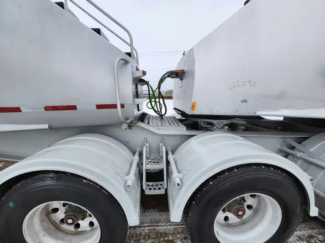 2002 Beall Super B-Train Hopper/Grain/Tri-Tri axles in Heavy Equipment in Barrie - Image 22