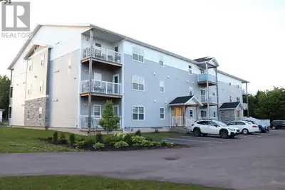 Looking for the ideal condo just outside the hustle and bustle of downtown? This bright and spacious...