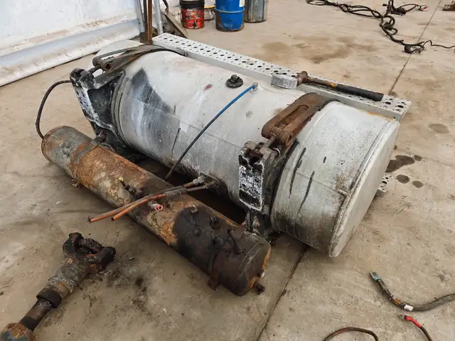 Freightliner Cascadia 125 Fuel Tank For Sale - Stock# FR-0804-18 in Heavy Equipment Parts & Accessories in Hamilton - Image 8