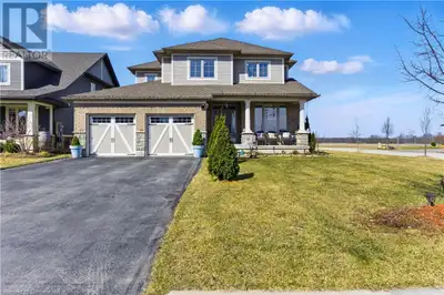 ELEGANT, UPGRADED HOUSE ON A PREMIUM RAVINE LOT IN HARVEST HEIGHTS! Welcome to this beautifully upgr...