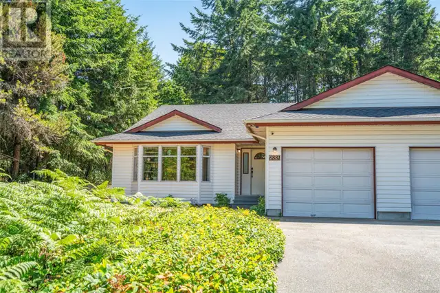 6881 Rosalyn Cres Lantzville, British Columbia62863788457475121