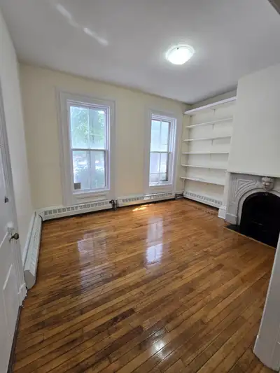 South End Halifax Gem: Spacious 1-Bedroom with Hardwood Floors Don't miss this opportunity to live i...