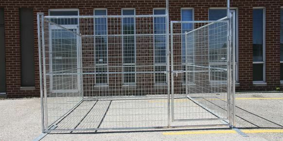 6' x 10' 6' x 8' Temporary Construction Fence Panels for Sale in Other Business & Industrial in London - Image 4