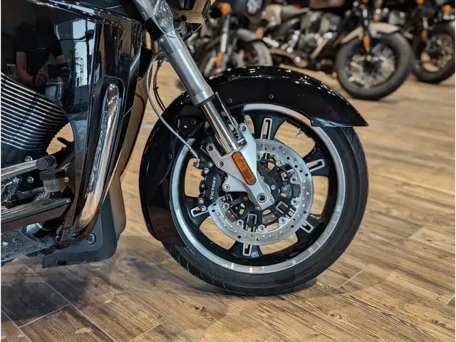 2016 Victory Motorcycles Cross Country Tour // Gloss Black in Sport Touring in Winnipeg - Image 5