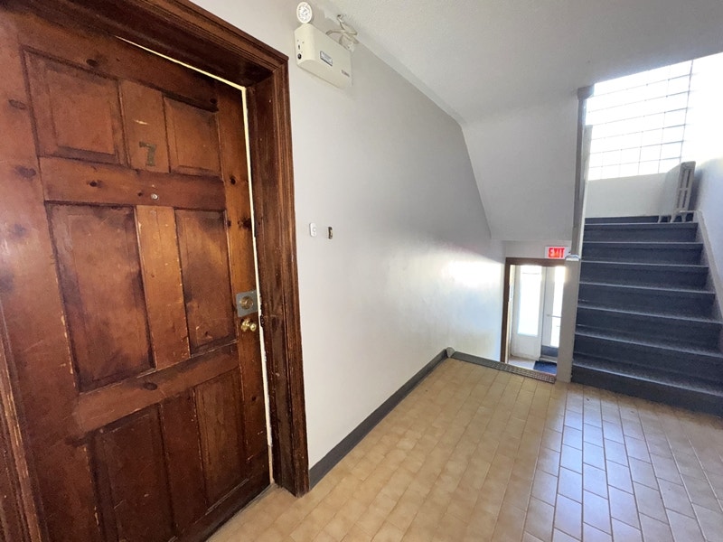 Fantastic Location - 2 Bed, 1 Bath 2nd Floor Unit 3