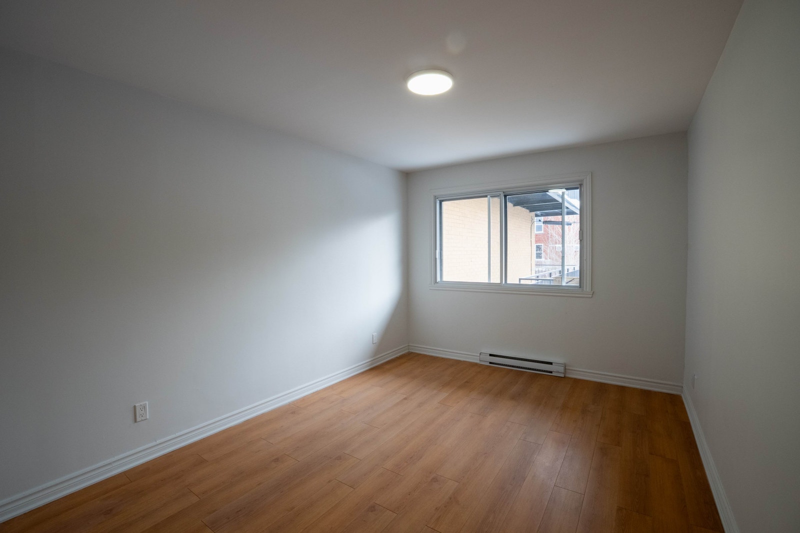 5854 boul. Gouin Est — photo 3