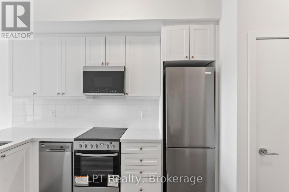 917 - 51 CLARINGTON BOULEVARD Clarington (Bowmanville), Ontario 4