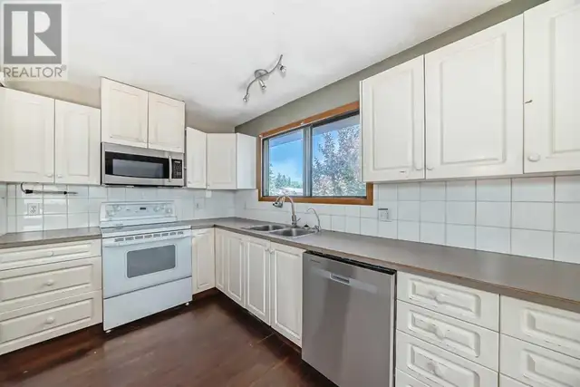 3, 604 First Street E Cochrane, Alberta62863799276802123