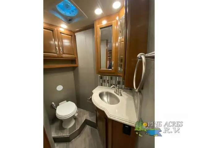 2018 Fleetwood RV Discovery 38K only 14,584 Miles in RVs & Motorhomes in Moncton - Image 27
