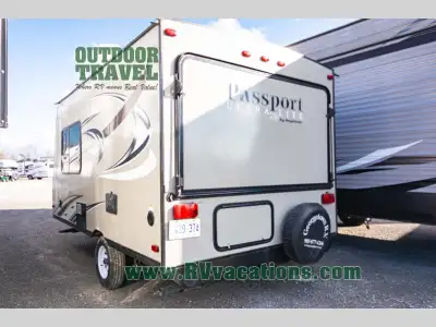 Enjoy camping with family and friends in this Keystone Passport expandable travel trailer model 145E...