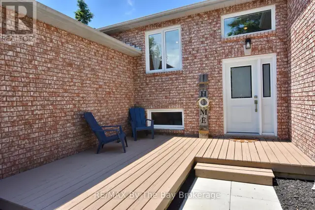 2 BIRCHMOUNT CIRCLE Wasaga Beach, Ontario in Houses for Sale in Oakville / Halton Region - Image 9