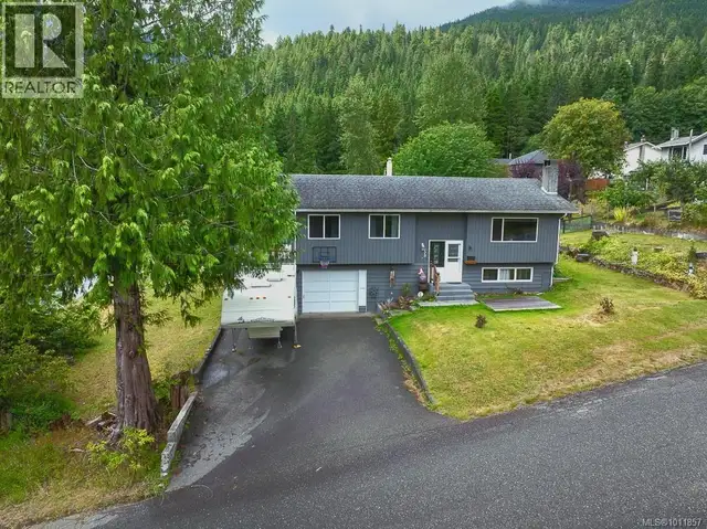 170 Seaview St Sayward, British Columbia in Houses for Sale in Campbell River - Image 3