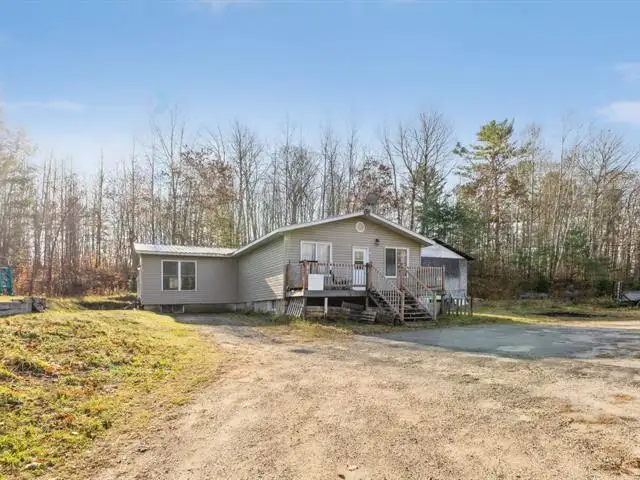 982 Route 105 Gracefield, Quebec62863761781506121