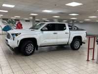 Efficiency and utility come together in this 2025 Toyota Tacoma HYBRID, a pre-owned pickup that brin... (image 2)