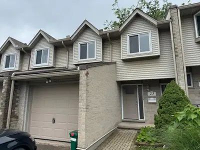 Great Size 3 Bedroom Townhome in Victoria Hills!