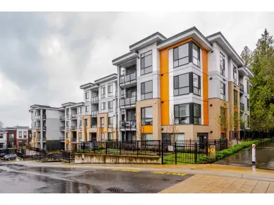 THIS IS IT! Luxury 1 Bed & Den / JR. two-bedroom home LOCATED ON THE GREENBELT SIDE of the Parkhill...
