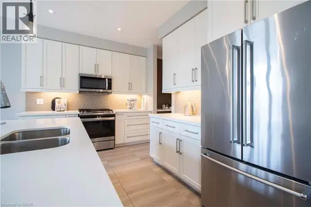 19 SECINARO Avenue Ancaster, Ontario in Long Term Rentals in Hamilton - Image 13