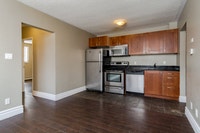 ALL INCLUSIVE RENT at 18 Elm Street Available May 1, 2026! Looking for the perfect student rental cl... (image 2)