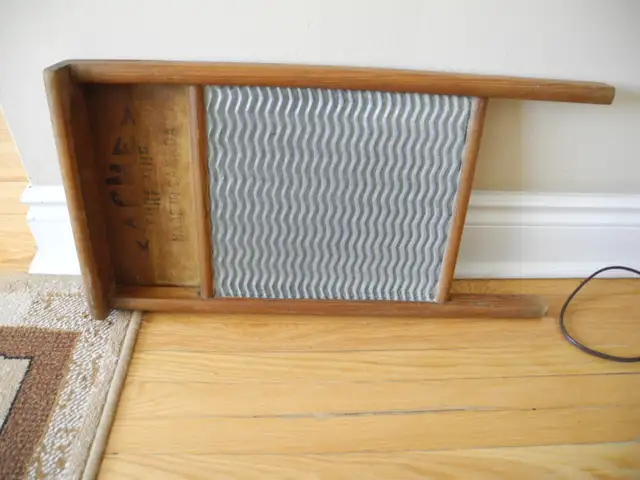 VINTAGE WASHBOARD WOOD & STEEL in Arts & Collectibles in City of Toronto - Image 7