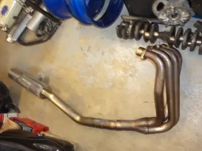 sonic cycle has a 1999 - 2004 kawasaki zrx 1100 or 1200 muzzy 4 - 1 header nice shape has some damag...