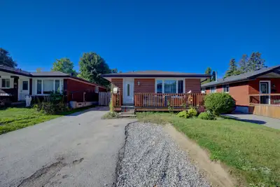 3 bedroom upper unit within a duplex, located in the Pioneer Park neighbourhood of Kitchener, perfec...