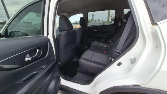 2017 Nissan Rogue SV, AWD, ONLY 36,000KMS, LOADED, LOW KMS, CERT in Cars & Trucks in London - Image 11