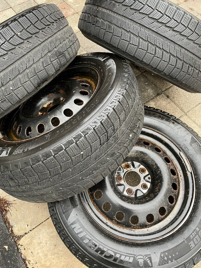 Michelin SNOW TIRES on wheels 235/65/17 best condition 450 OBO Tires