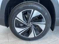 ==== Vehicle Highlights ==== * 2025 Volkswagen Taos Comfortline * 4MOTION All-Wheel Drive (AWD) * On... (image 7)