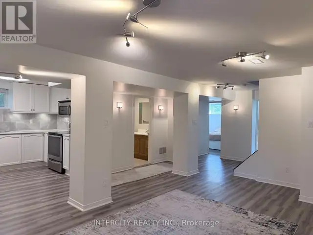 36 STRATHBURN BOULEVARD Toronto (Humberlea-Pelmo Park), Ontario in Long Term Rentals in City of Toronto - Image 11