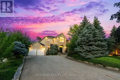 A rare offering in prestigious Islington Woods. Situated on an exceptional 75 x 231 ft private lot b...