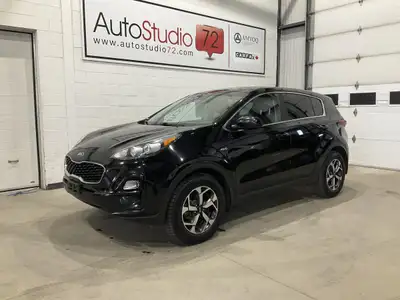 Le Kia Sportage LX AWD MAGS CAMERA RECUL CRUISE A/C BLUETOOTH 2021 usagé offert chez AutoStudio 72 à...
