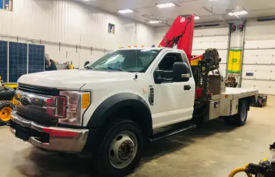 2018 Ford 550 w/Ferrari Crane 6.7L Diesel automatic transmission Truck is very clean and in great sh...