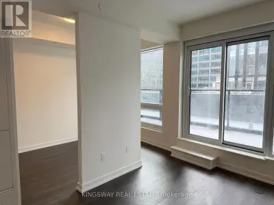One Year old, One bedroom layout in a Batchelor suit Unit in the Center of Downtown Toronto. Modern...