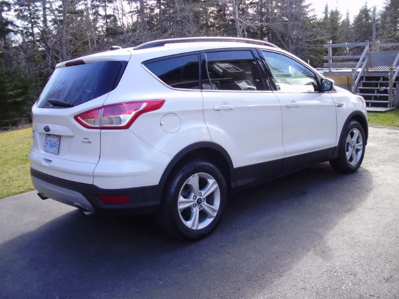 2014 FORD ESCAPE AWD !!! FINANCING AVAILABLE !!!