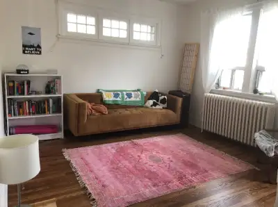 Annex 2-bedroom Apt. Sunny, Spacious (Toronto)
