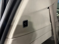 **FORMER DAILY RENTAL** **SPRING SPECIAL!** FEATURING : AWD, POWER SLIDING DOORS, POWER TRUNK, 7 PAS... (image 6)