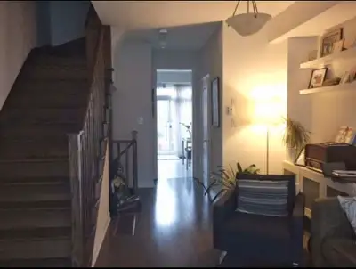 MODERN TOWNHOUSE NEAR SUBWAY AND BEACHES