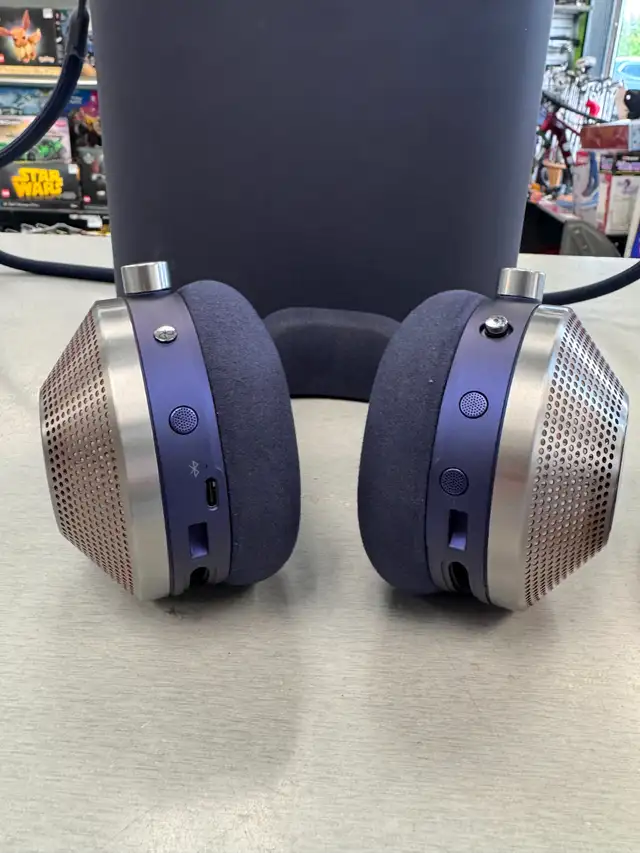 Dyson Zone WP01 wireless headphones498580836592527361